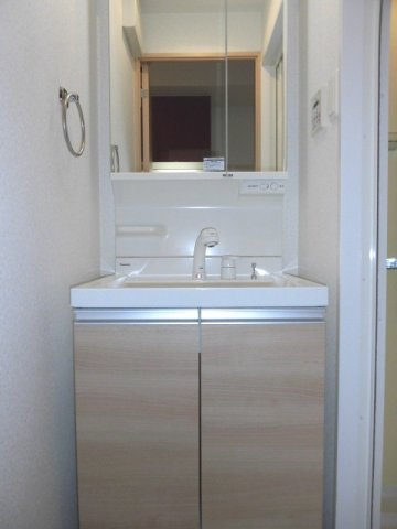 大阪市中央区東高麗橋の賃貸マンションの洗面所