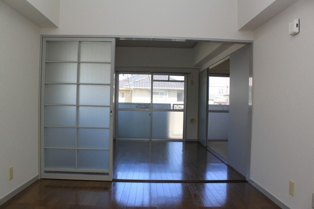 シャトル江波の居間・リビング