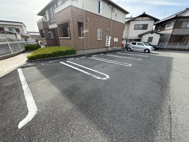 グレース六番館の駐車場