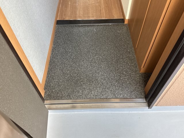 アベニール細江の玄関