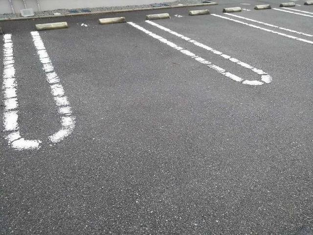 エザンステリトワールアムールの駐車場