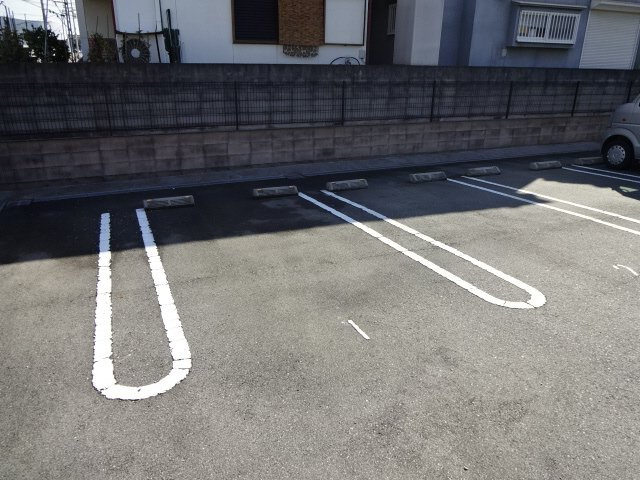 コンフォースの駐車場