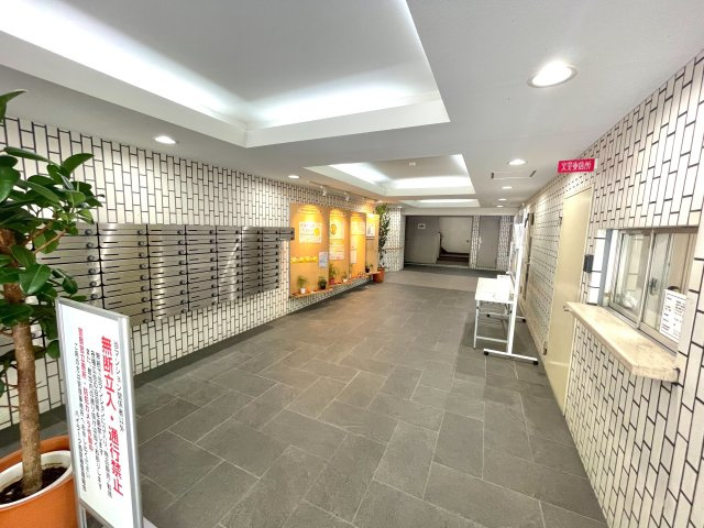 ハイラーク西京極のロビー