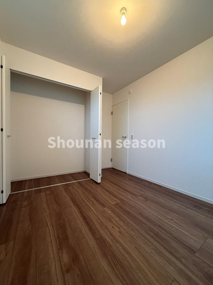 【洋室】 | 各居室に収納完備！お部屋をスッキリお片付けできます◎