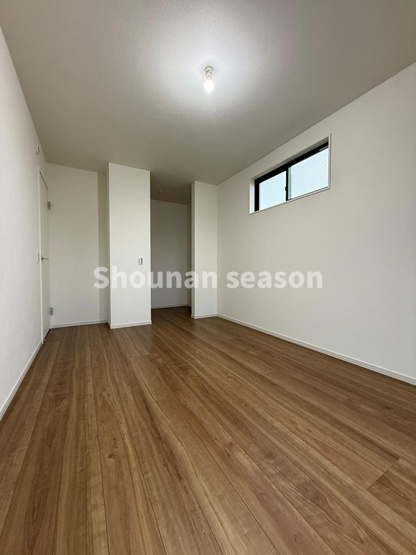 【洋室】 | 2階の納戸は、書斎や趣味のお部屋だけでなく居室としても利用できます◎