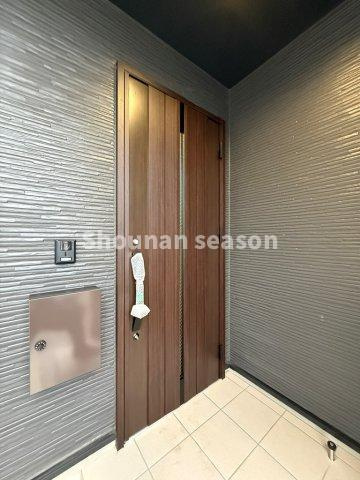 【玄関】 | テレビモニター付きインターフォンで急な来客対応も安心です◎