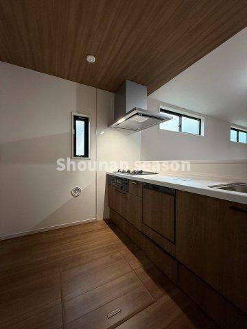 【キッチン】 | ポップアップ天井がオシャレな会話が弾むカウンターキッチン♪