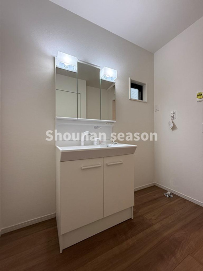 【独立洗面台】 | 洗剤やシャンプーのストックも収納できる「洗面化粧台」です♪