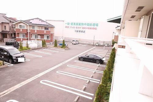 メゾネット・アンジュ壱番館の駐車場
