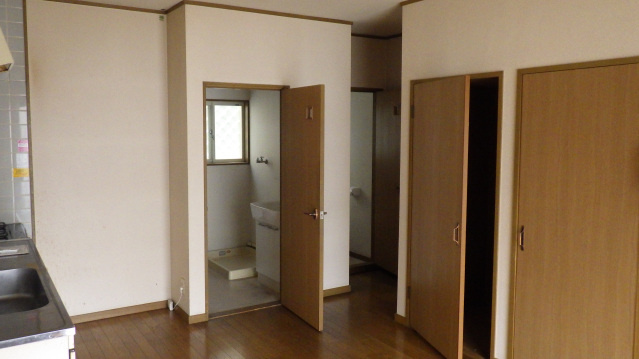 江波西メゾネットの居間・リビング|ゆったり過ごせる居間です