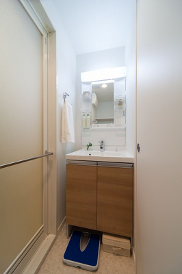 【独立洗面台】 | 新品家具付きマンション博多駅南7(KaGood福岡) | 独立洗面化粧台が付いています