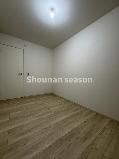 【洋室】 | 納戸は趣味の部屋や収納、書斎としても使えます☆