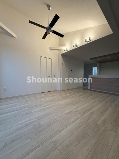 【居間・リビング】 | LDK１９帖！家族みんなで集まってもゆったり過ごせる空間です◎