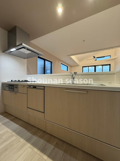 【キッチン】 | 食後の片付けを助けてくれる「食洗器」搭載！
