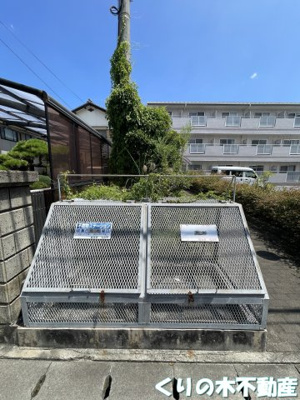 【その他共用部分】 | ベルビレッジ | 敷地内ゴミ置き場です