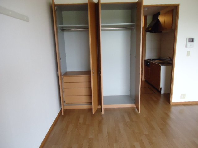 パブリック プレイスの収納|クローゼット開放時