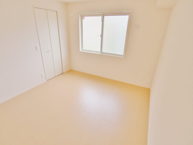 安芸郡府中町城ケ丘のアパートの洋室