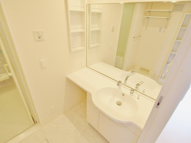 安芸郡府中町城ケ丘のアパートの洗面所