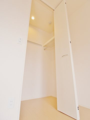 安芸郡府中町城ケ丘のアパートの収納