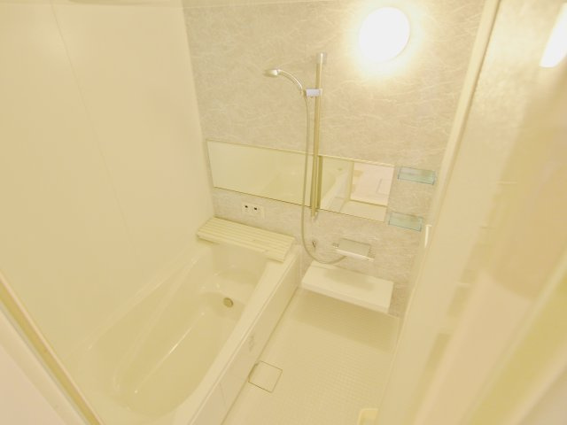 安芸郡府中町城ケ丘のアパートの浴室