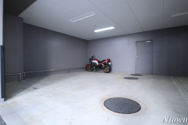 【駐車場】 | プレサンスジェネ新栄町駅前葵 | カースペースがあります