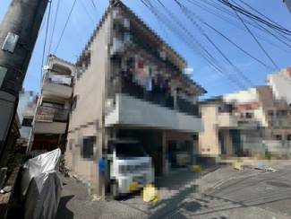 【前面道路含む現地写真】 | 長居２丁目　中古戸建 | ☆全居室収納有☆収納場所に困らず綺麗な室内をたもてますね♪家族の大切な思い出もしまっておけますね！