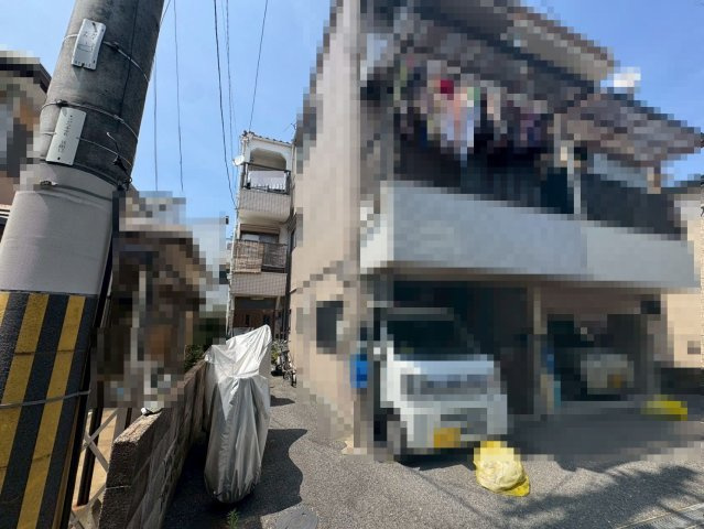 長居２丁目　中古戸建の前面道路含む現地写真|鶴ケ丘幼稚園まで徒歩１４分ですので、小さなお子様のいるご家庭も安心ですね