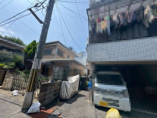 【前面道路含む現地写真】 | 長居２丁目　中古戸建 | お料理に集中しやすい壁付キッチンですので毎日のお料理もはかどりますね！