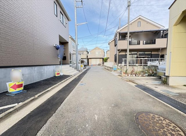 【前面道路含む現地写真】 | 新座市馬場3丁目　新築一戸建住宅　全2棟　(志木本店) | 前面道路は交通量が少ないので車の出し入れもスムーズに行えます。