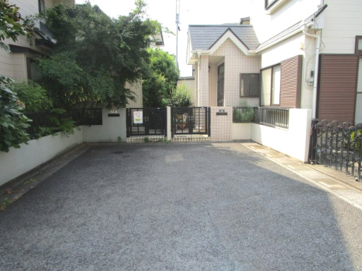 北本市本宿　中古戸建の前面道路含む現地写真