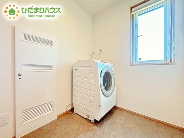 【脱衣所】 | ひたちなか市田彦　中古戸建 | 1階洗面脱衣所は、廊下・キッチンからも入ることが出来る風通しのよい間取(*^^*)