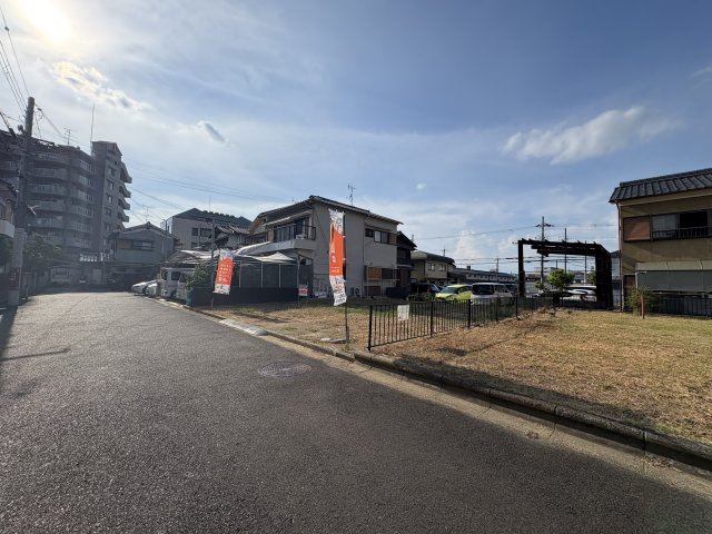 ヒカリアビレッジ葛本町の前面道路含む現地写真
