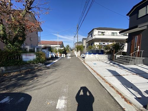 【前面道路含む現地写真】 | 【仲介手数料０円】伊勢原市高森台3丁目　新築一戸建て　2号棟　全2棟 | 【仲介手数料０円】伊勢原市高森台3丁目　新築一戸建て　全2棟