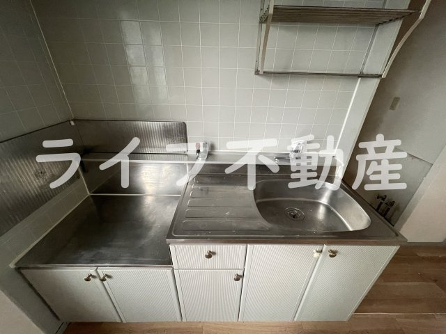 サンビレッジ東大阪のキッチン|コンパクトなキッチンで掃除もラクラク