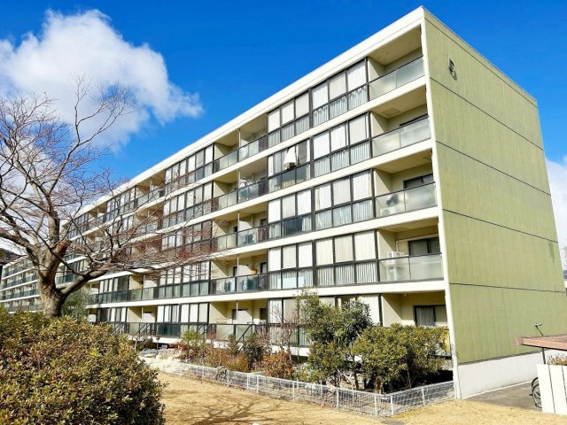 嵐山ロイアルハイツ　６号棟の外観