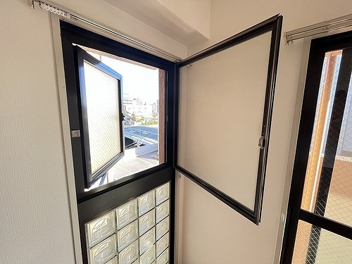 ライオンズマンション舟入中町のその他|洋室（約4.4畳）の窓　※2023年10月撮影