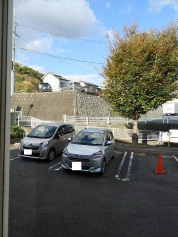 サニ－ヴィラＳの駐車場|車をお持ちの方に嬉しい駐車場付きの物件です