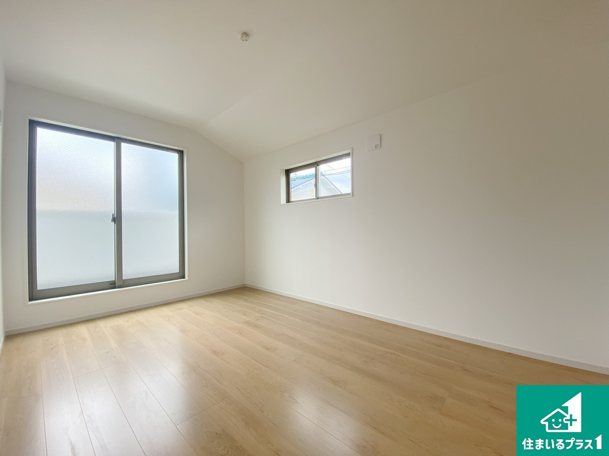 長岡京市今里　第3期　新築一戸建ての洋室|シンプルな洋室は、自分好みのインテリアが楽しめます♪ご家族とインテリアや家具を選びに行くのは新築購入時の醍醐味の一つです。ぜひお楽しみください♪