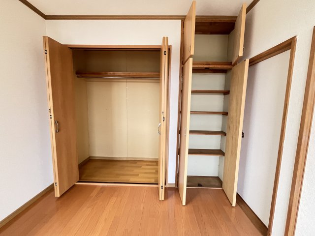 ルナハイツ Part 1の収納|6畳洋室の収納です