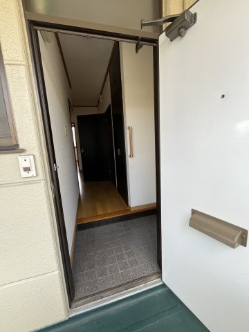 ルナハイツ Part 1の玄関