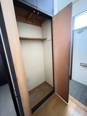 ルナハイツ Part 1の収納|玄関収納です