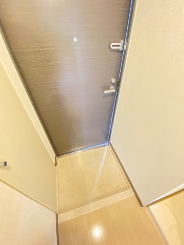 レアレジデンス稲毛の玄関|※反転タイプ