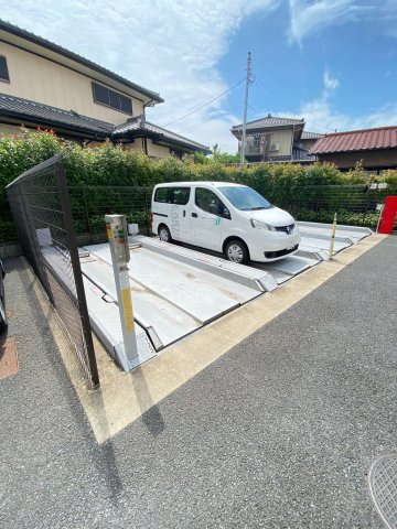 レアレジデンス稲毛の駐車場