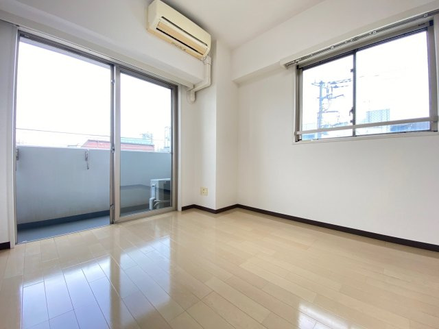 レアレジデンス稲毛の居間・リビング|※反転・角部屋タイプ