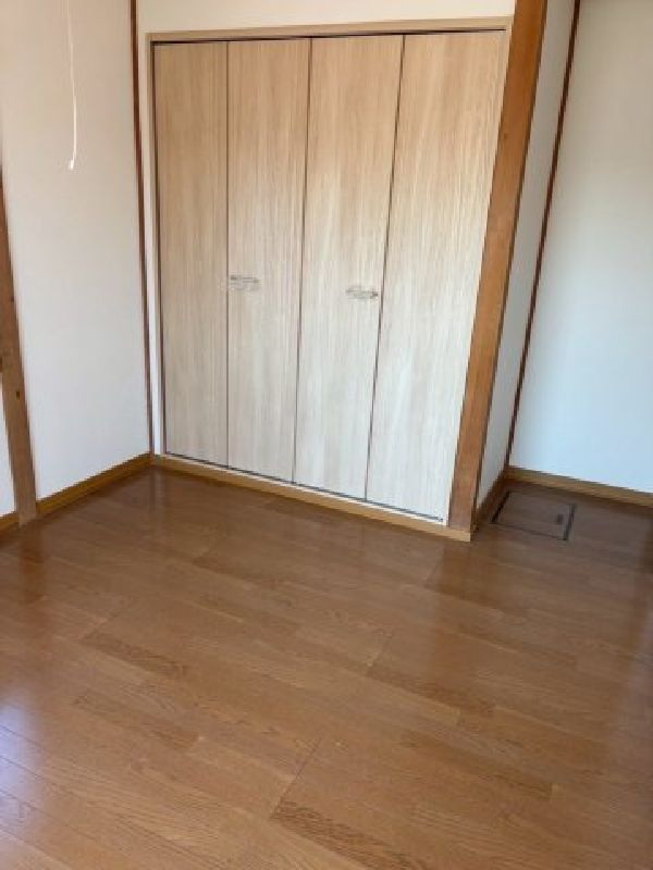 網走市潮見５丁目１１９－１６　地下１階付２階建中古売家　の洋室