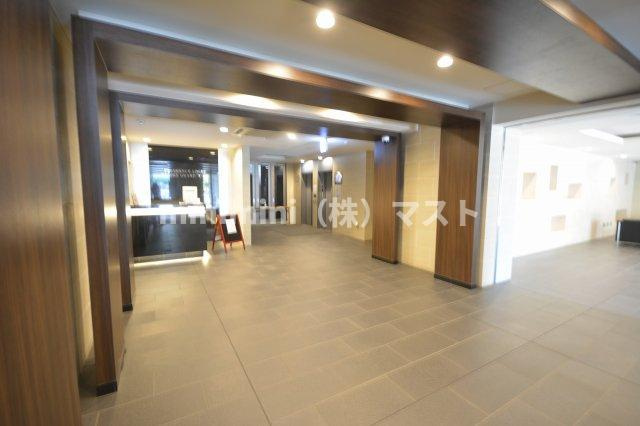 プレサンスロジェ難波GRANDWESTのロビー