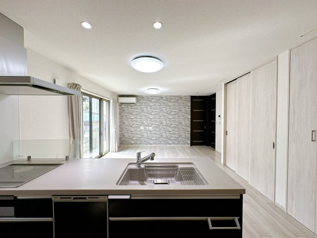 羽生市中央5丁目のその他|■LDK１９帖以上
■クロス貼り分けあり
■カーテン・カーテンレール付き
■高性能エアコン完備■オープンキッチン
■IHクッキングヒーター
■食洗機完備
■ラクシーナ採用