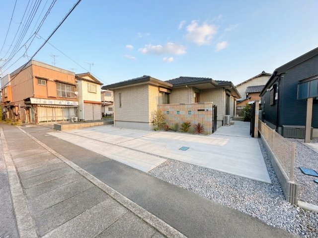 羽生市中央5丁目の前面道路含む現地写真
