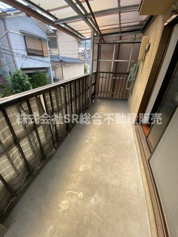 五条町中古戸建のバルコニー|両面とも陽当たり良好で洗濯物が乾きやすいです♪