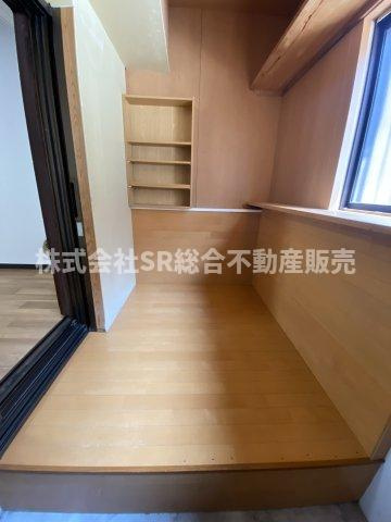 五条町中古戸建の収納|納戸です。外から直接出入りでき便利です！